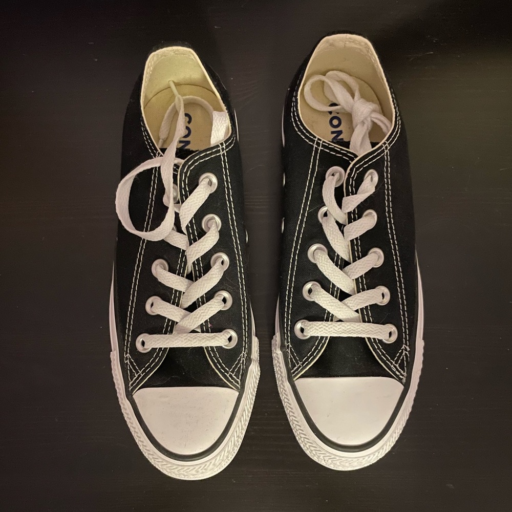 Women’s Low Top Converse Size 6